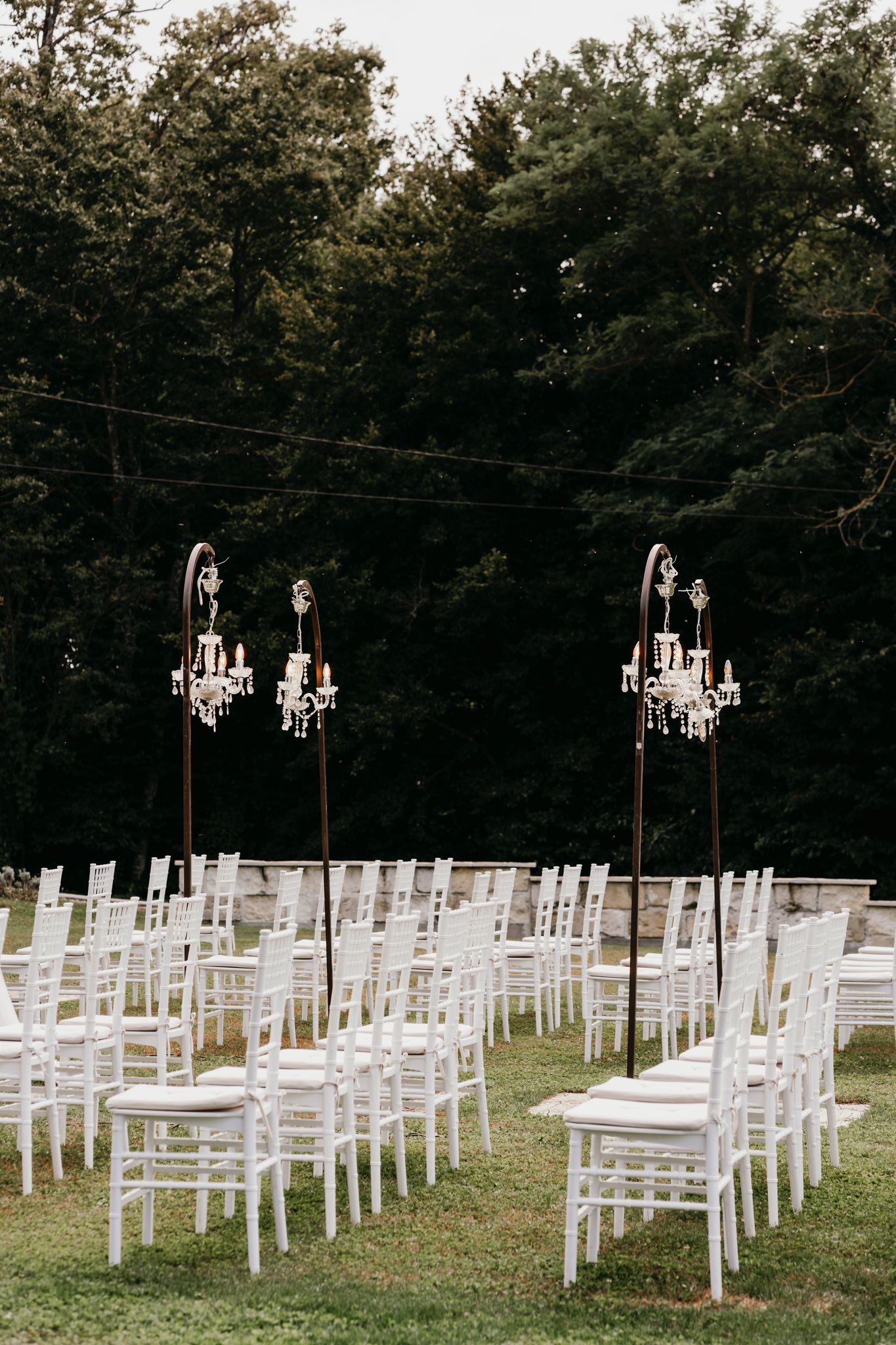 Od ceremonije do zabave — lokacija, smještaj za najuži krug, razglas, rasvjeta, specijalni efekti, catering i dekoracije: uz nas je sve jednostavno i usklađeno. – Imanje Tosca